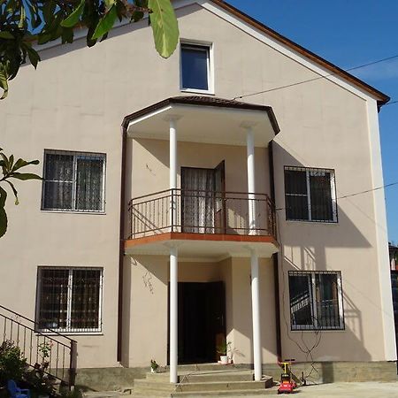 Guest House Nadia Сухуми Екстериор снимка