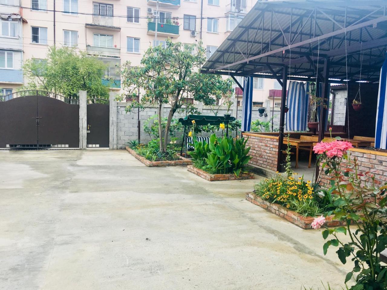 Guest House Nadia Сухуми Екстериор снимка